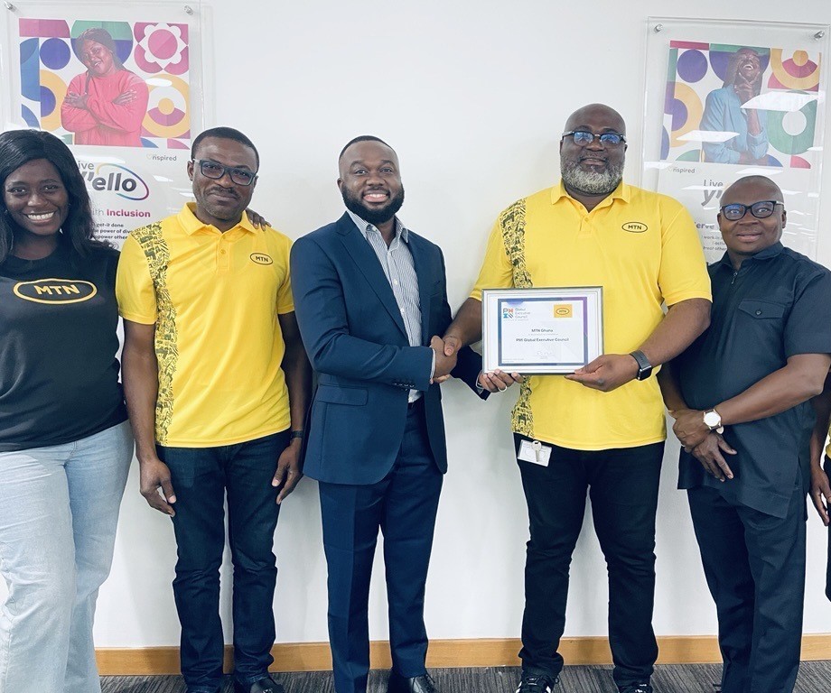 Mr William Tetteh (2nd r) leads the MTN Team to receive the Global Executive Council Certificate from P