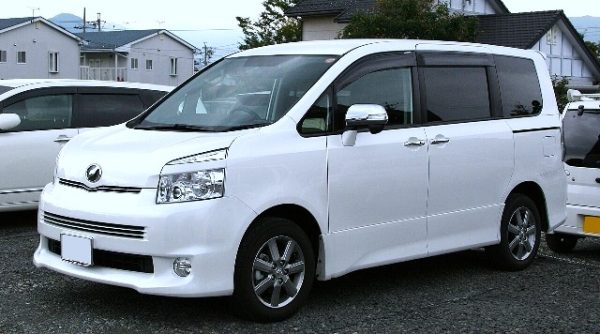 Toyota Voxy 22